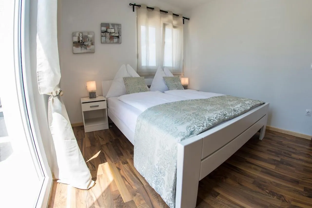 Guest house Apartments Mojeljeto Fazana