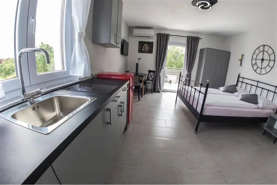 Apartments Mojeljeto Fazana Guest house