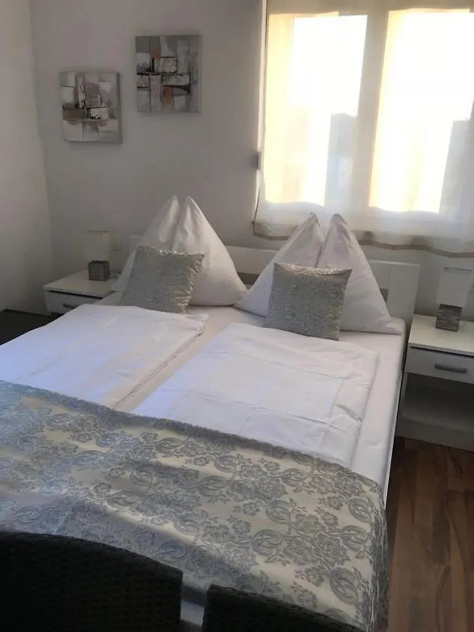Guest house Apartments Mojeljeto Fazana